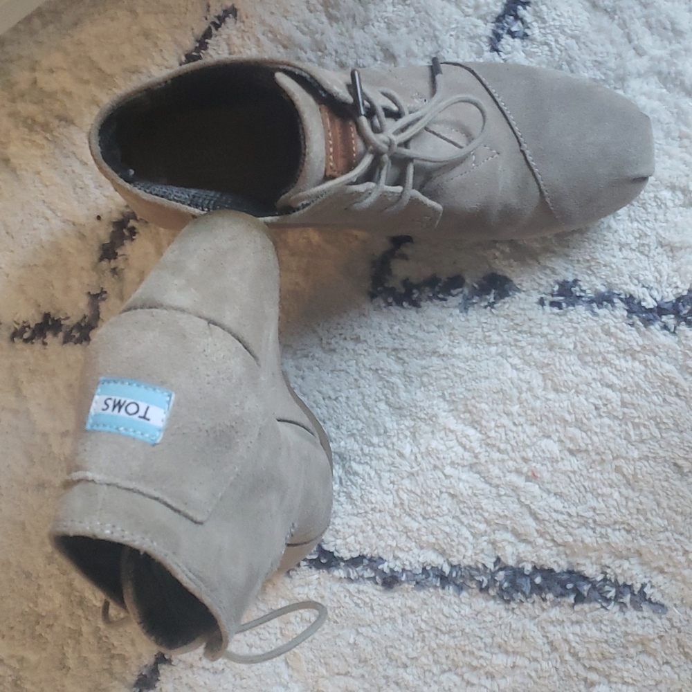 Toms Desert wedge shoes size W8